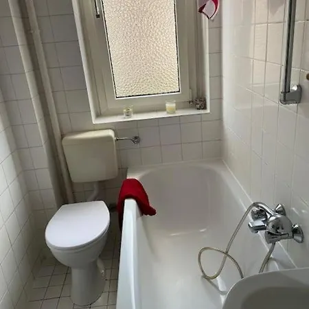 Quarto em Acomodações Particulares For 2 Persons, 9 Min Trade Fair, Free Parking, Supermarket, Cafe Nearby