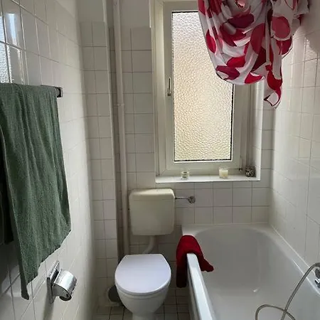 Privatunterkunft For 2 Persons, 9 Min Trade Fair, Free Parking, Supermarket, Cafe Nearby *