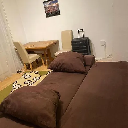 For 2 Persons, 9 Min Trade Fair, Free Parking, Supermarket, Cafe Nearby Privatunterkunft Frankfurt am Main