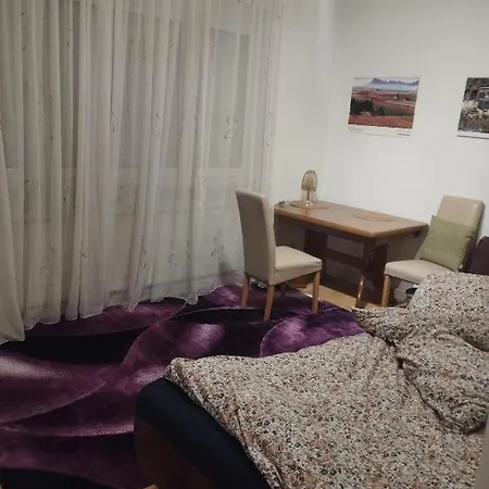 Séjour chez l'habitant For 2 Persons, 9 Min Trade Fair, Free Parking, Supermarket, Cafe Nearby *