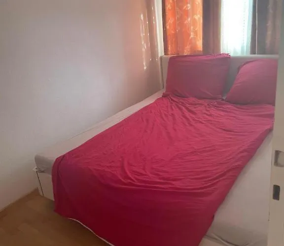 For 2 Persons, 9 Min Trade Fair, Free Parking, Supermarket, Cafe Nearby Ubytování v soukromí