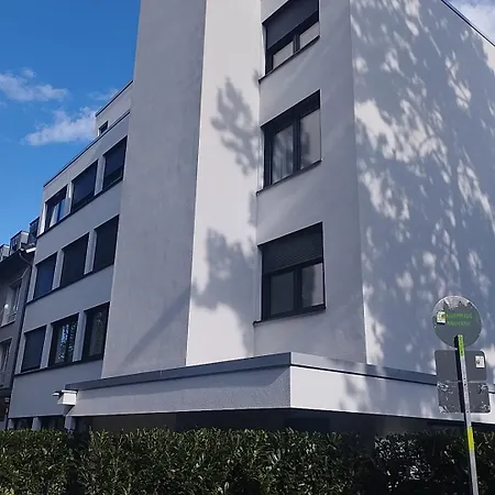 Homestay Quet In Flat,2 Station To Messe, Free Parking,supermarket Near